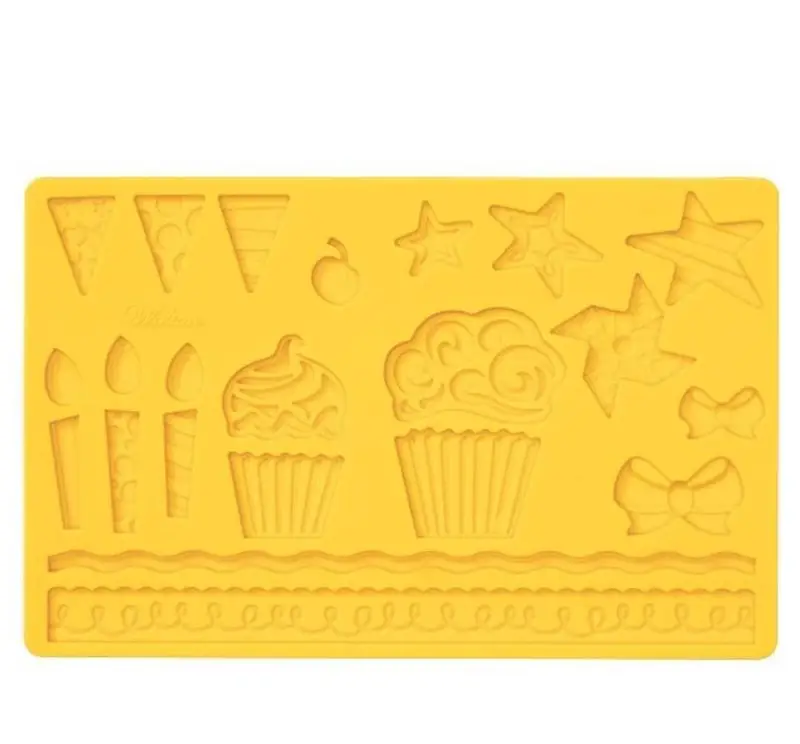 قالب سیلیکونی زرد لوازم قنادی دست ساز با طرح‌های کاپ کیک، ستاره، قیف بستنی، شمع و پاپیون برای تزیین کیک و شیرینی.