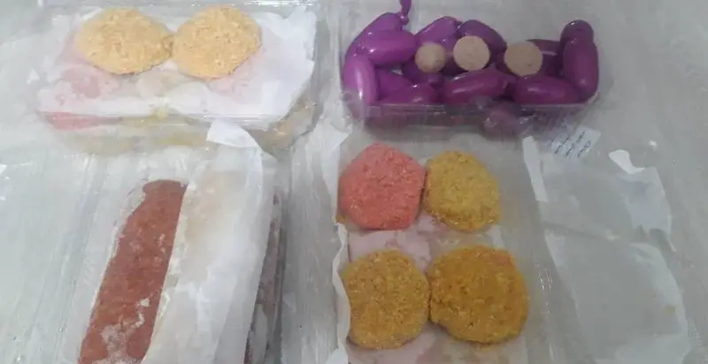 پک‌های غذای آماده و خونگی مامی فود: شامل ناگت مرغ، کتلت گوشت، کباب لقمه و سوسیس، تهیه شده با بهترین مواد برای شما.