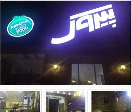 نمای شبانه تابلو سردر رستوران و فست فود پیروک با شعار "Pirook Healthy Food"، مکانی برای تجربه طعم لذیذ و سالم.