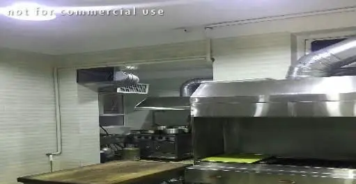 آشپزخانه صنعتی و مدرن رستوران ایرانی پودات با تجهیزات استیل ضد زنگ، هودهای قدرتمند و اجاق گازهای حرفه‌ای جهت طبخ و سرو غذاهای ایرانی.