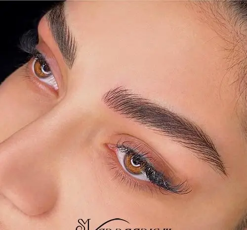 نمونه کار تخصصی لیفت و لمینت ابرو به همراه کاشت مژه طبیعی و اسپایکی بلند برای آرایش چشم و ابروی کشیده و بسیار زیبا