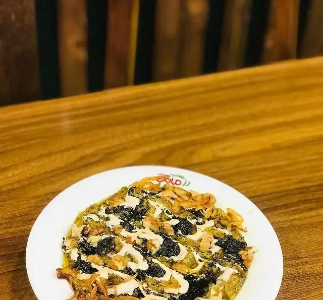 یک غذای ایرانی خوشمزه و خاص از منوی رستوران رزماری، با ترکیب مواد تازه و طعمی فراموش‌نشدنی، مناسب برای ناهار و شام در بهترین کیفیت.