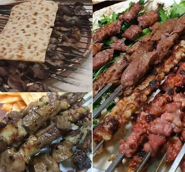 سینی جذاب و کامل کباب جگر، دل، قلوه و گوشت تازه با نان سنگک داغ در جگرسرای وحید. طعم اصیل غذای ایرانی.