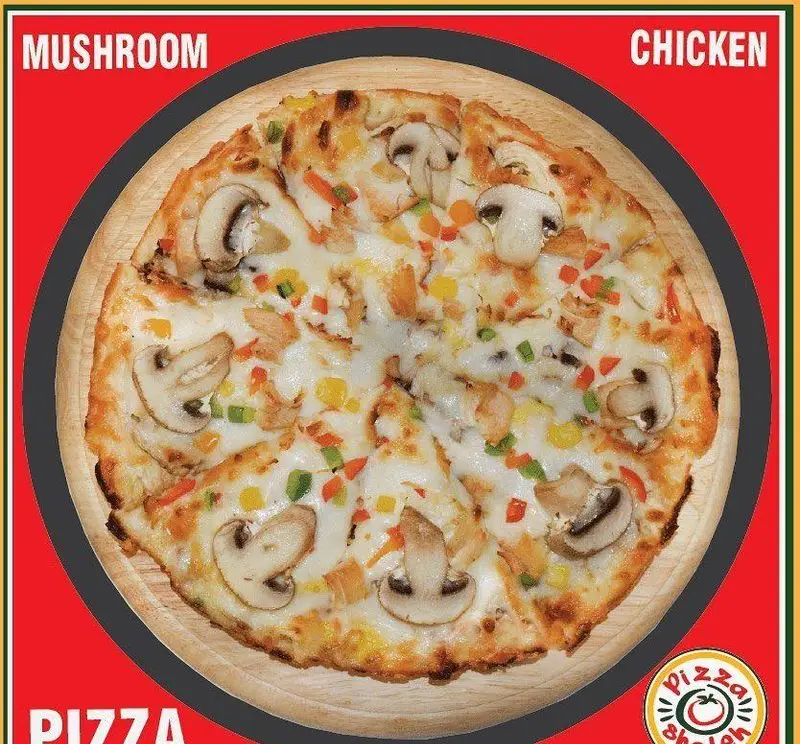 پیتزا قارچ و مرغ خوش‌طعم و پرملات، با تکه‌های قارچ تازه و مرغ، فلفل دلمه‌ای و ذرت، از منوی فست فود زنجیره‌ای پیانو.